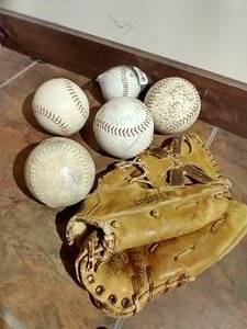 lot 184 image: Softball & Baseball Lot