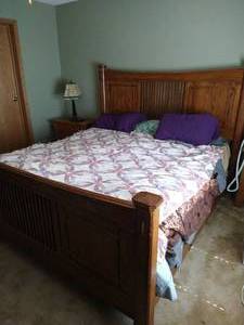 lot 197 image: King Size Headboard, Footboard & Rails