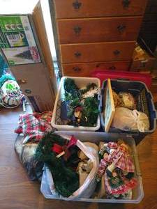 lot 222 image: Christmas Home Decor