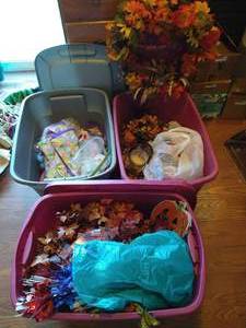 lot 225 image: Fall, Easter & July 4th Decor