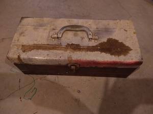 lot 243 image: Vintage Metal Tool Box & Tools