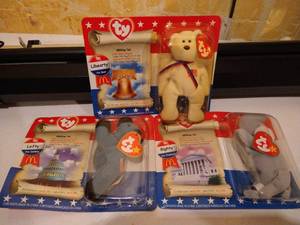 lot 248 image: TY American Trio Beanie Babies Lefty, Righty & Liberty