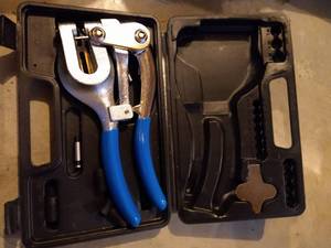 lot 253 image: Riveter Set