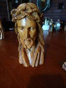 lot 261 image: Olive Wood Jesus Bust