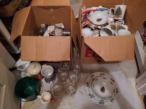 lot 286 image: (2) Boxes of Christmas Dishes