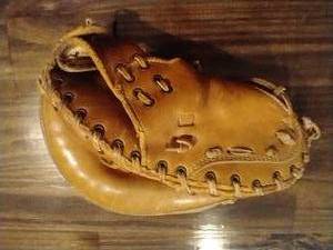 lot 357 image: Vintage Catchers Mitt
