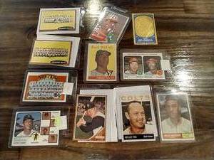 lot 358 image: Vintage Baseball Card Lot