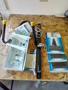 lot 395 image: Hinges & Hanging Kits