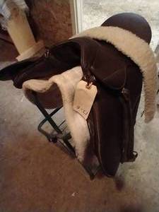 lot 399 image: English Saddle