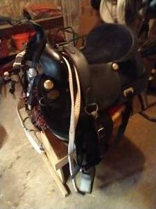 lot 402 image: King Series Saddle & Accessories