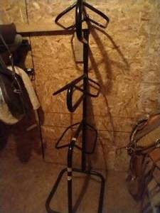 lot 404 image: Triple Saddle Rack