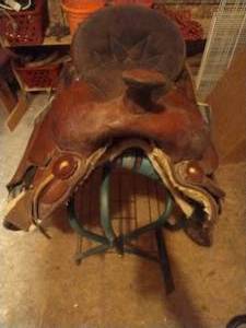 lot 405 image: Western Saddle and Rack