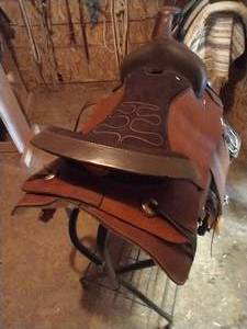 lot 406 image: B Bar B Western Style Saddle & Rack