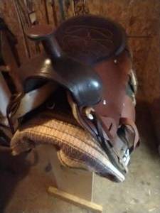 lot 407 image: B Bar B Western Style Saddle & Rack