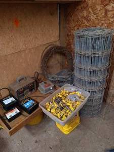 lot 412 image: Huge Fence Lot - Electrical Fence, Barb Wire