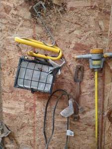 lot 413 image: Wheelbarrow & Tool Lot