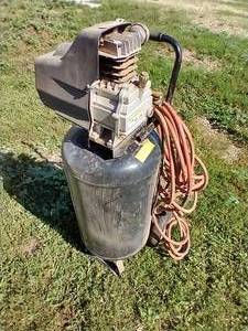 lot 496 image: Jobsmart 26 Gallon Air Compressor