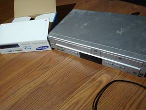 lot 307 image: BluRay Player & VCRDVD Player