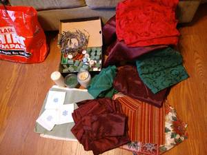 lot 321 image: Candles & Table Linens