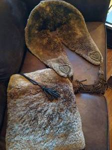 lot 323 image: Beaver Stole & Muff Hand Warmer