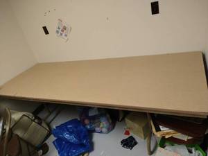 lot 333 image: (2) Sturdy Metal Tables