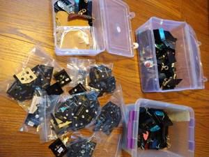 lot 342 image: Misc Earrings