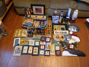 lot 421 image: Mixed Holiday Art