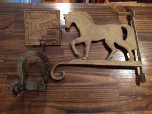 lot 423 image: Cast Iron Decor