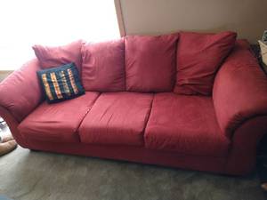 lot 439 image: Large Couch