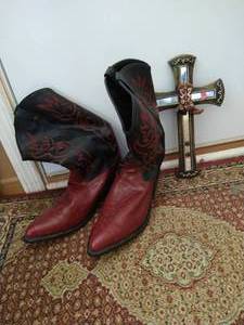 lot 448 image: Boots & Cross