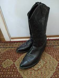 lot 453 image: Black Boots