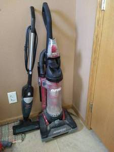 lot 455 image: Eureka Vacuum & Bissell Turbo