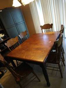 lot 461 image: Large Table wLeaf & 6 Chairs