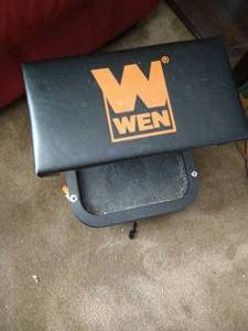 lot 464 image: Wen Rolling Stool