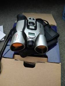 lot 472 image: Vivital Camera & Binoculars