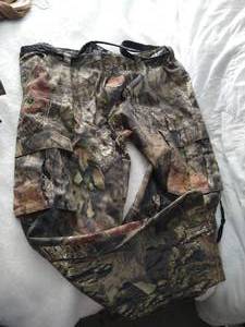 lot 475 image: Mossy Oak XXL Camo Pants