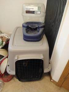lot 477 image: Large Dog Kennel & Water Bowl