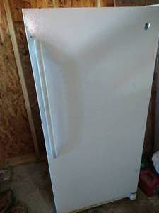 lot 504 image: GE 14 Cubic Foot Upright Freezer