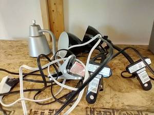 lot 511 image: (3) Clip Lamps