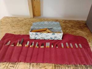 lot 512 image: Crafting Blades & Chisels