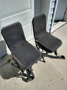 lot 521 image: (2) Folding Padded Seats