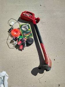 lot 548 image: Toro Cordless Trimmer & Accessories