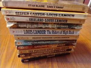 lot 575 image: (12) Louis LAmour Books