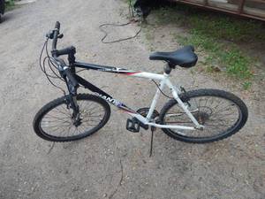 GIANT Brand Boulder 26 18 Speed Mountain Bike