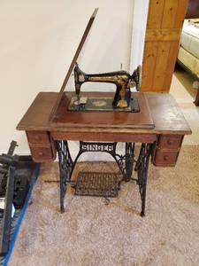 Singer Sewing Cabinet With Machine