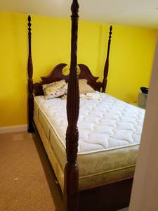 Queen Size Canopy Bed