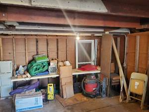 Large GarageHouseware Lot