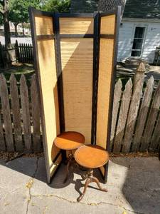 Three Part Screen Divider With Two End table