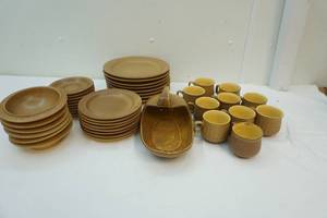red wing dinner set
