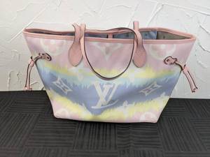 lot 11 image: Louis Vuitton Neverfull Pastel Pink Canvas Tote
